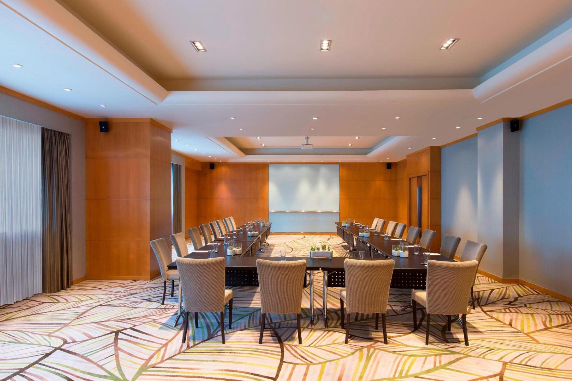 होटल The Westin Grande Sukhumvit, 5*